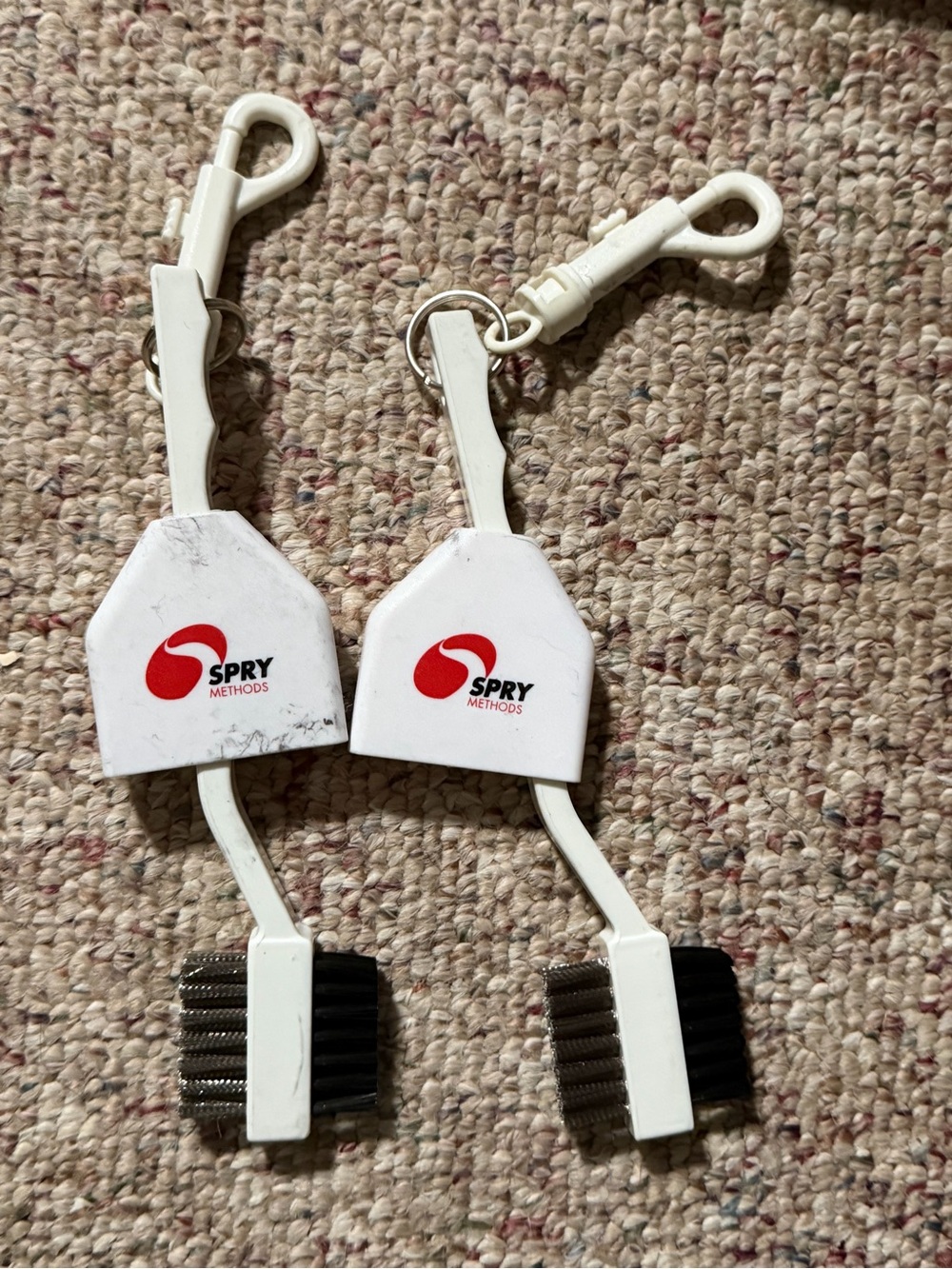 SPRY Methods Golf Club Cleaning Brushes Set of 2 Brass & Nylon Bristle Bag Clips